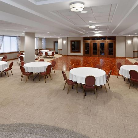 Ramada By Wyndham Milwaukee Otel Dış mekan fotoğraf