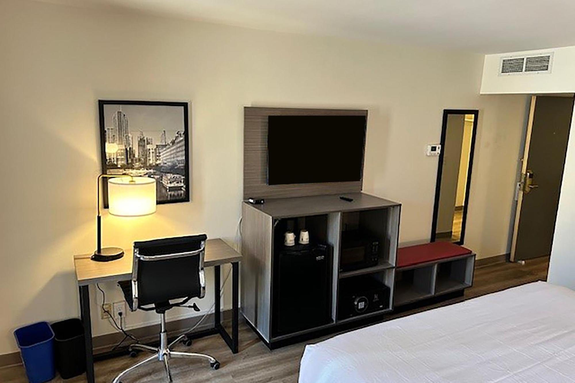 Ramada By Wyndham Milwaukee Otel Dış mekan fotoğraf