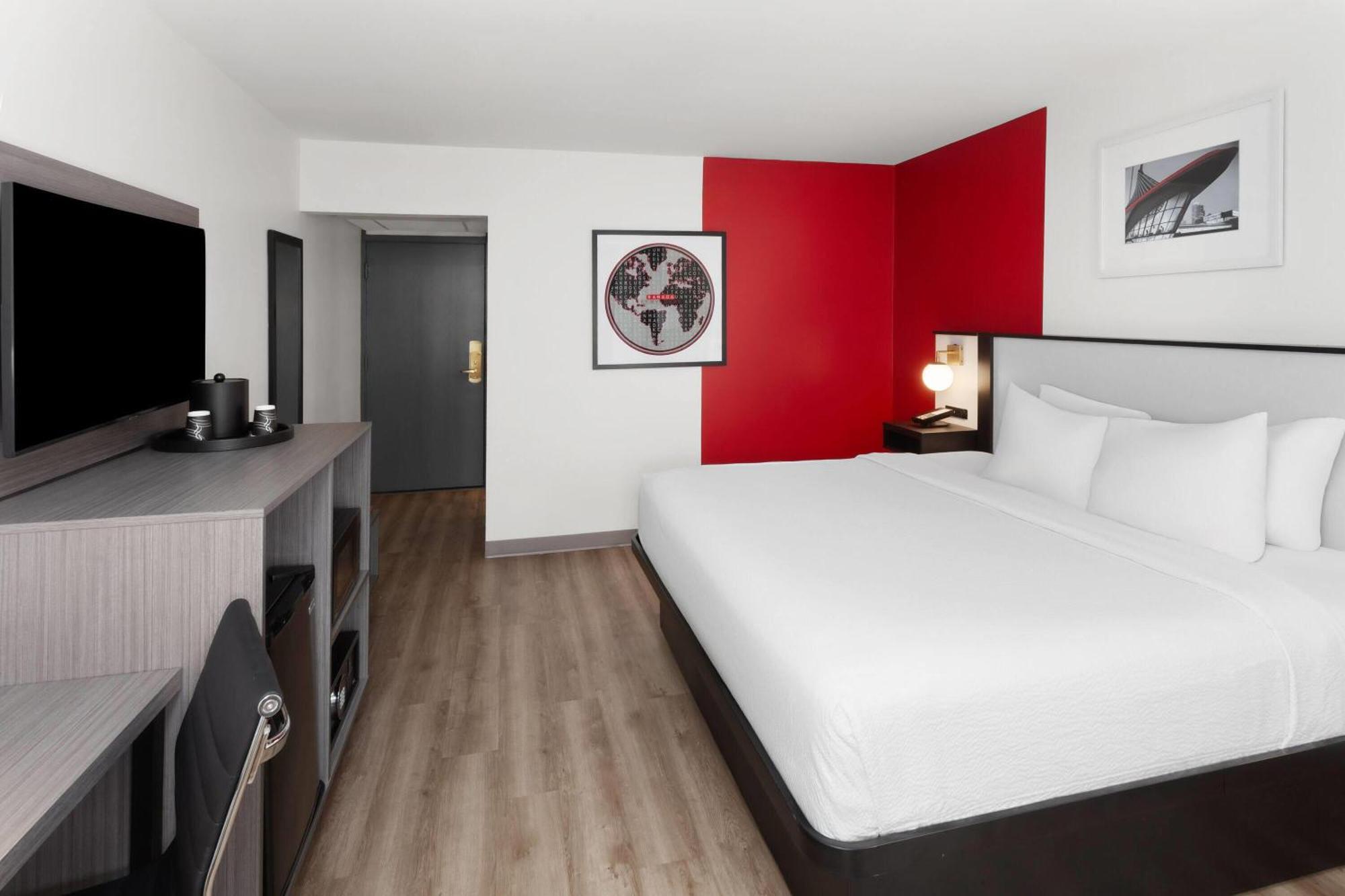 Ramada By Wyndham Milwaukee Otel Dış mekan fotoğraf