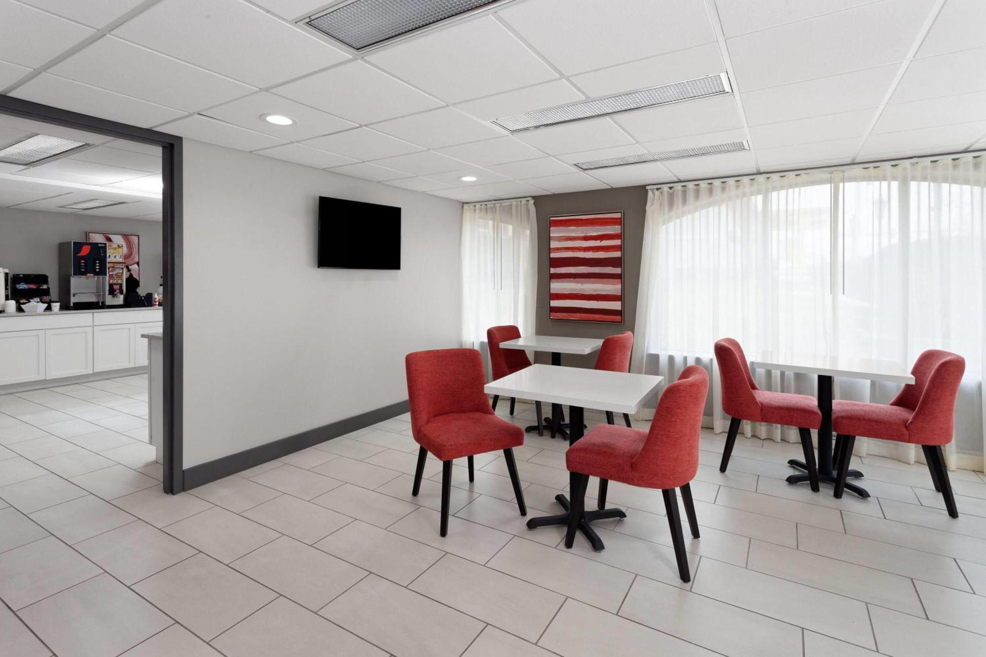 Ramada By Wyndham Milwaukee Otel Dış mekan fotoğraf