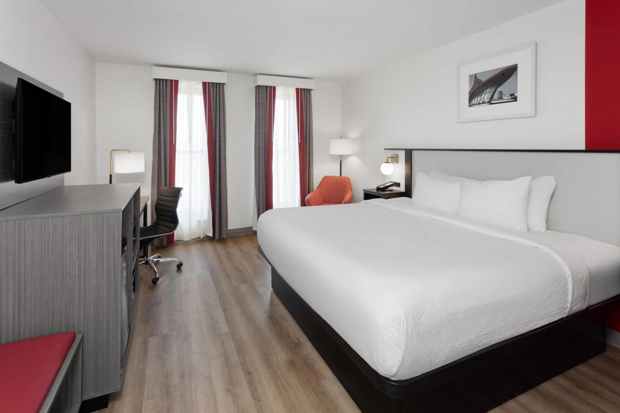 Ramada By Wyndham Milwaukee Otel Dış mekan fotoğraf