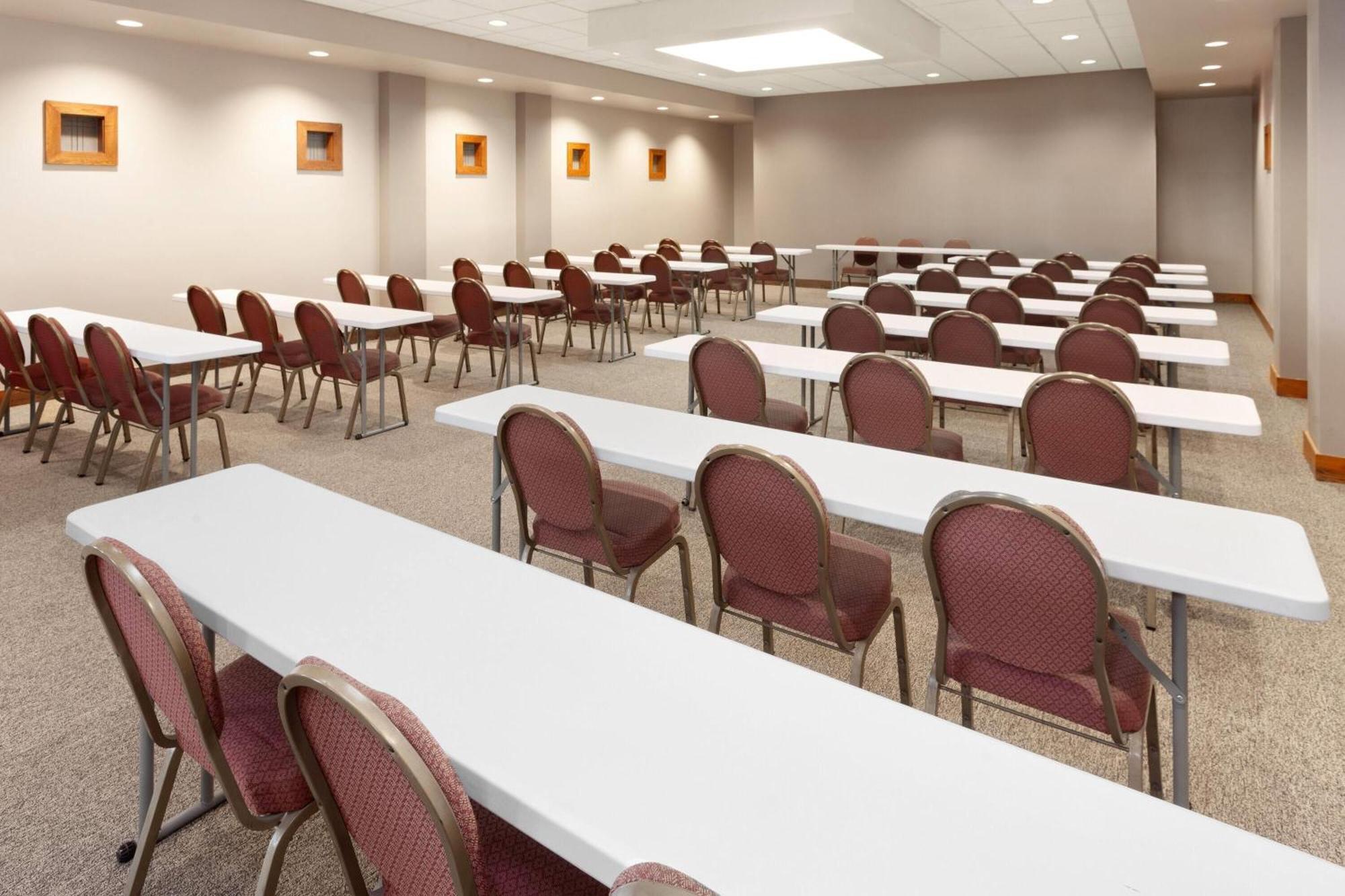 Ramada By Wyndham Milwaukee Otel Dış mekan fotoğraf