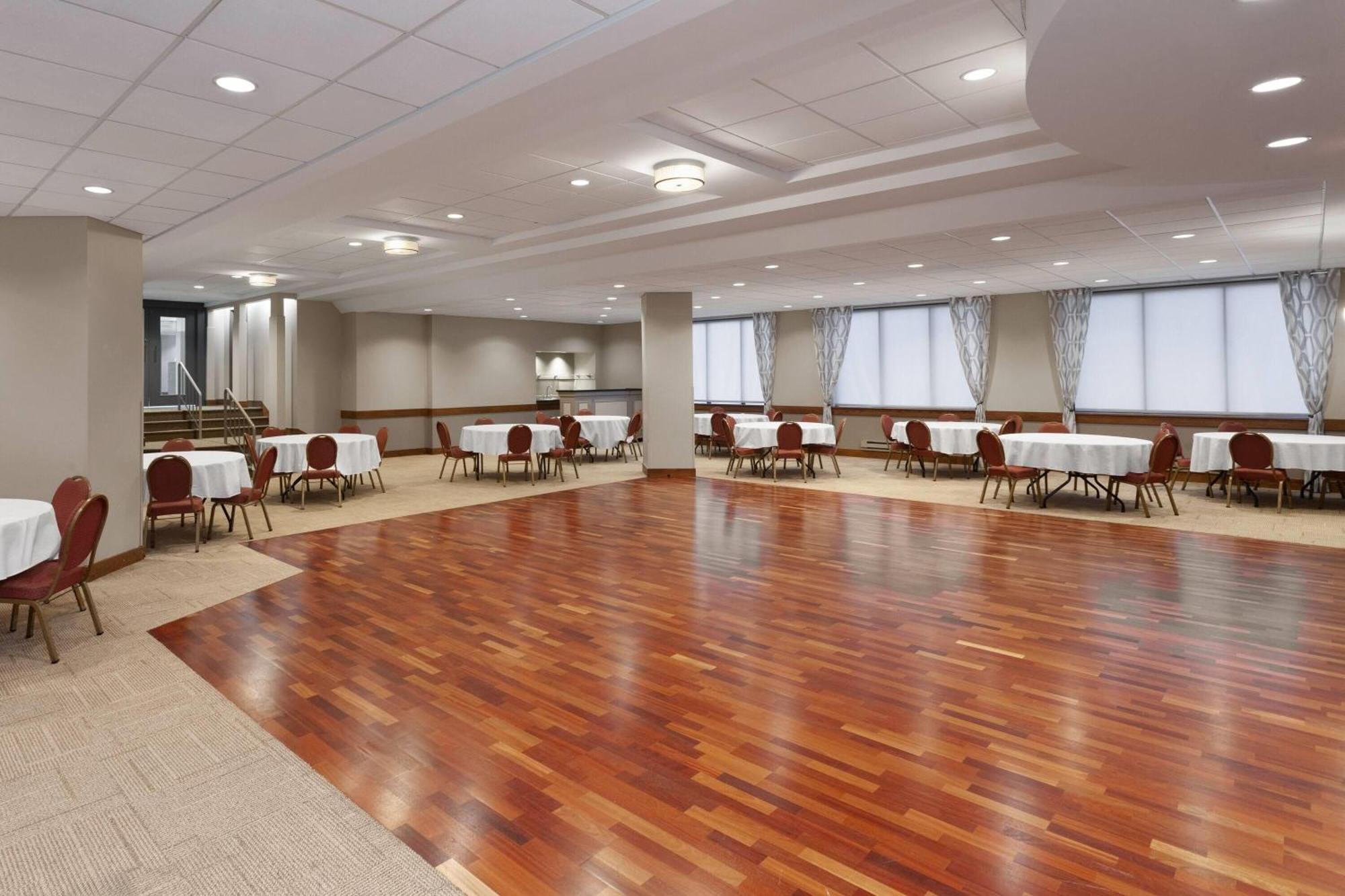 Ramada By Wyndham Milwaukee Otel Dış mekan fotoğraf