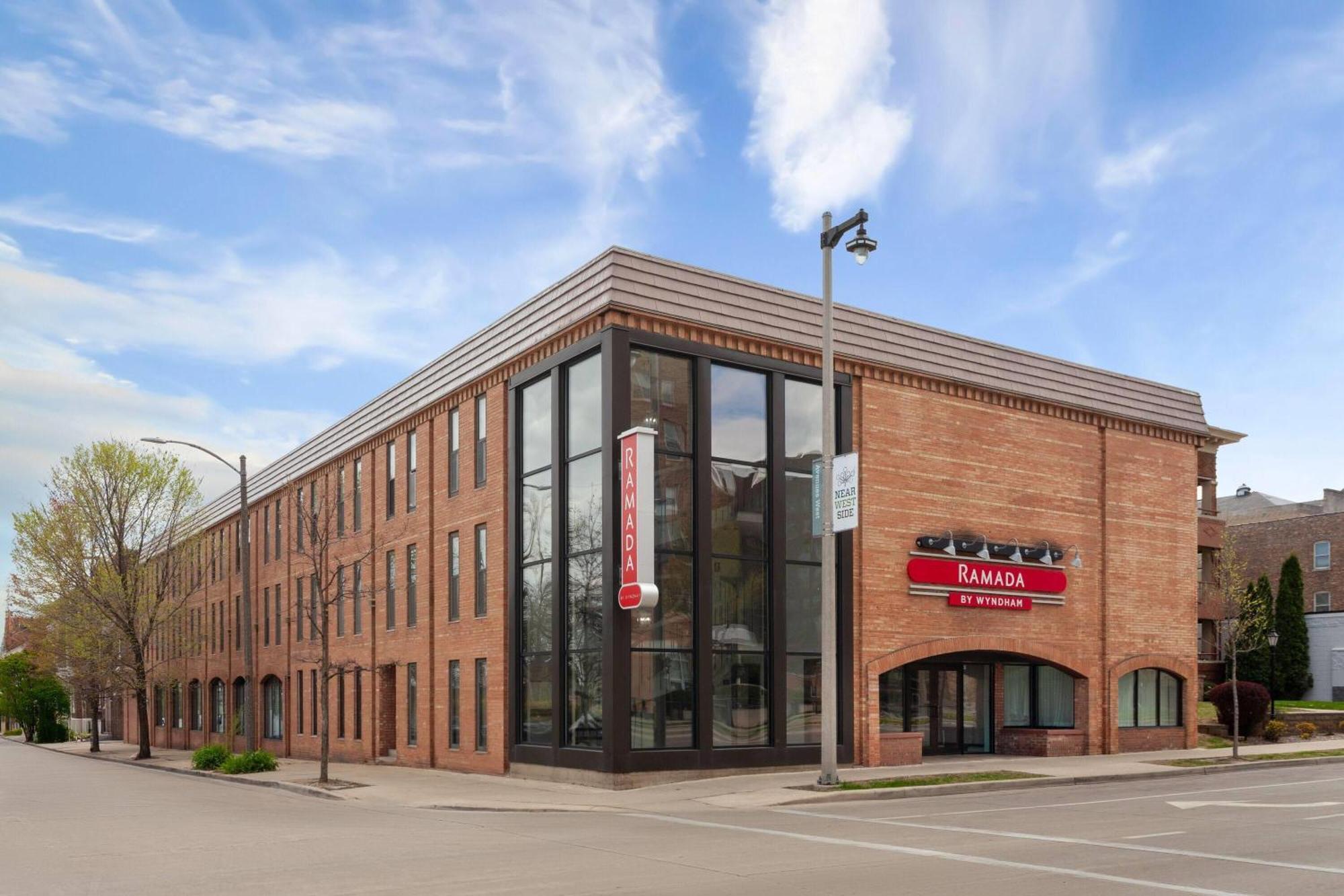 Ramada By Wyndham Milwaukee Otel Dış mekan fotoğraf