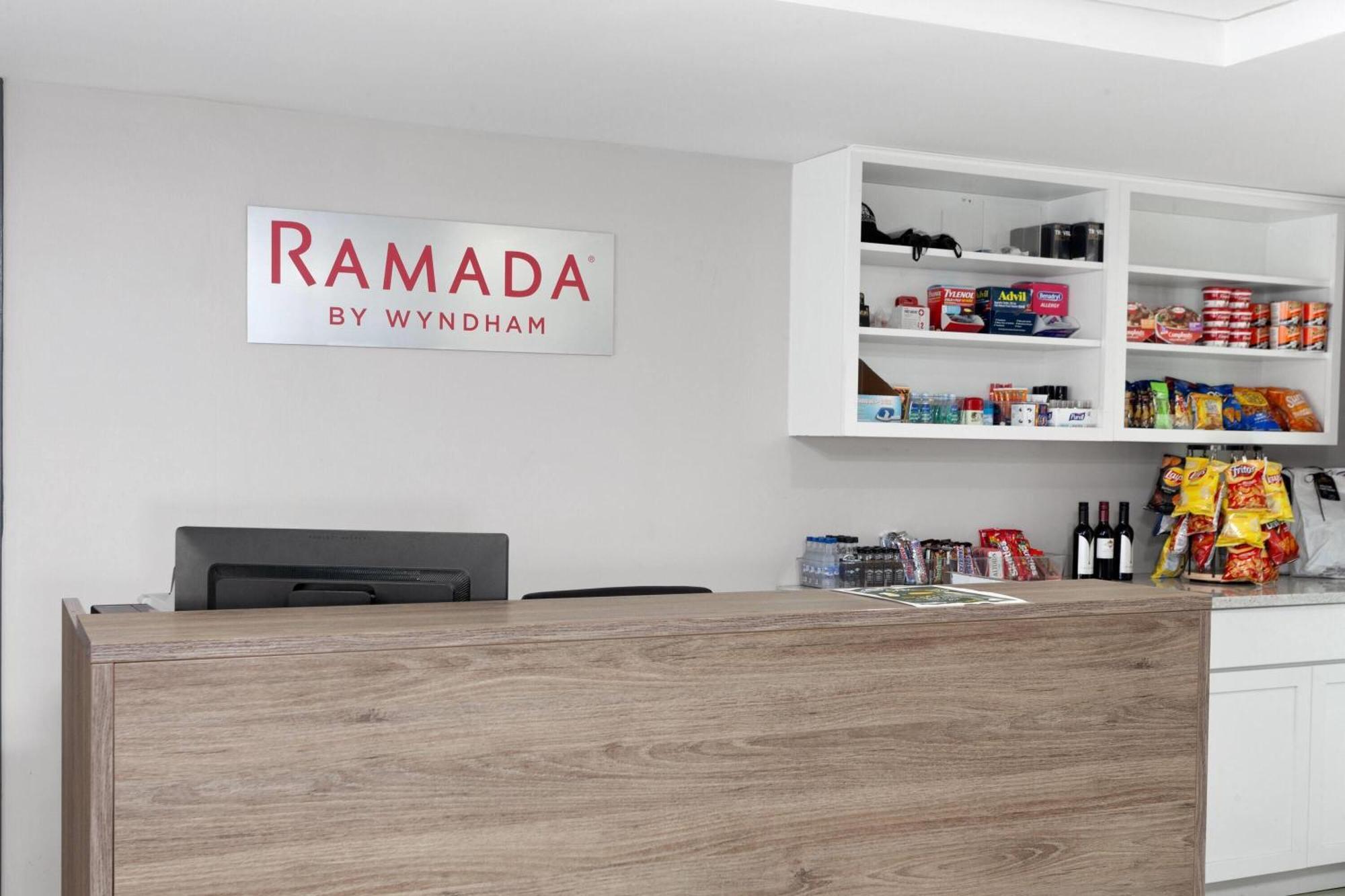Ramada By Wyndham Milwaukee Otel Dış mekan fotoğraf