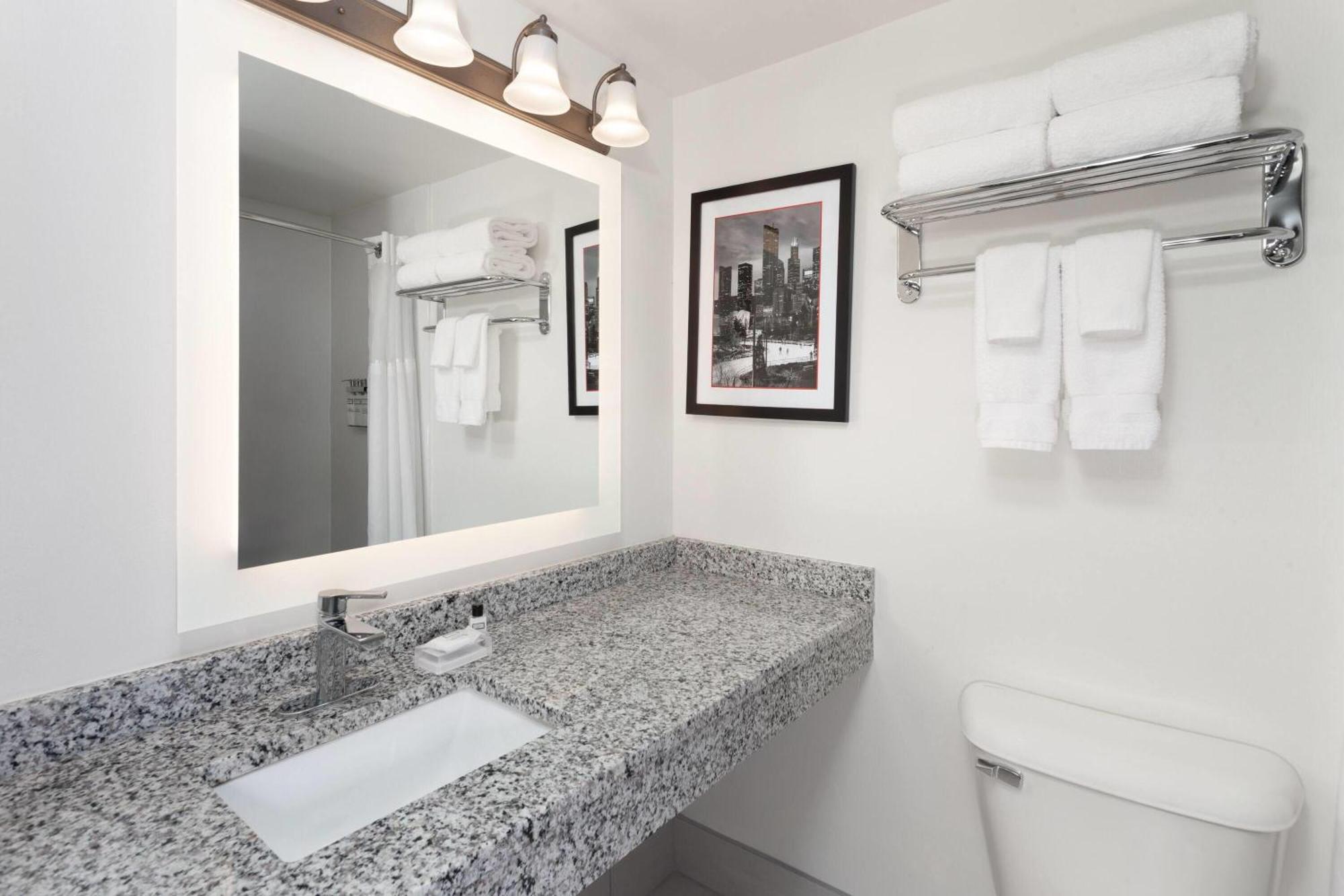 Ramada By Wyndham Milwaukee Otel Dış mekan fotoğraf