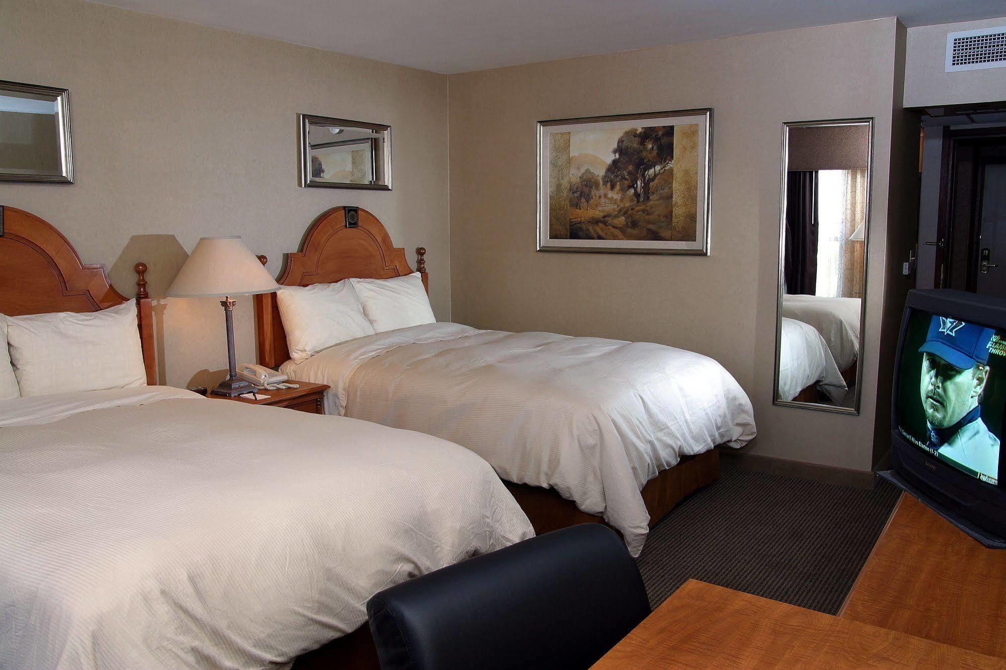 Ramada By Wyndham Milwaukee Otel Dış mekan fotoğraf